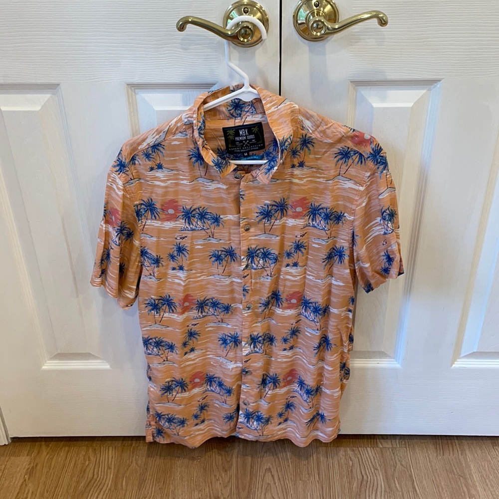 NWOT MBX M Hawaian Button Up